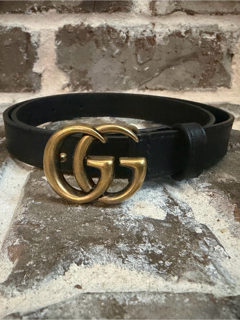Black Leather Belt with Interlocking Gold Buckle 70/28